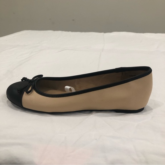 Two Toned Ballet Flats Tan w/ Black Toe and Black Cord Bow size 7 NWOT - Picture 4 of 13